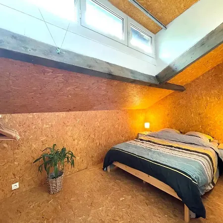 Logement A Dans Un Ecrin De Verdure Πανσιόν *